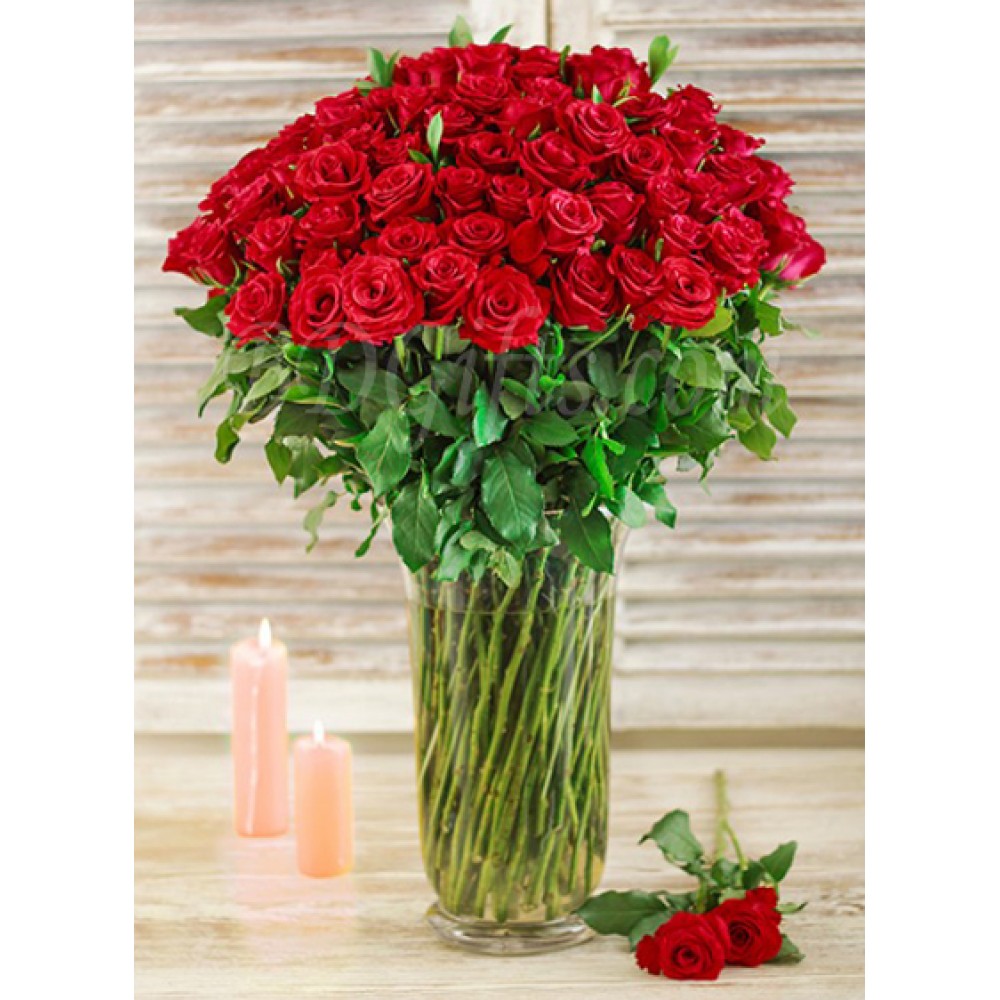 80 pcs red roses in vase