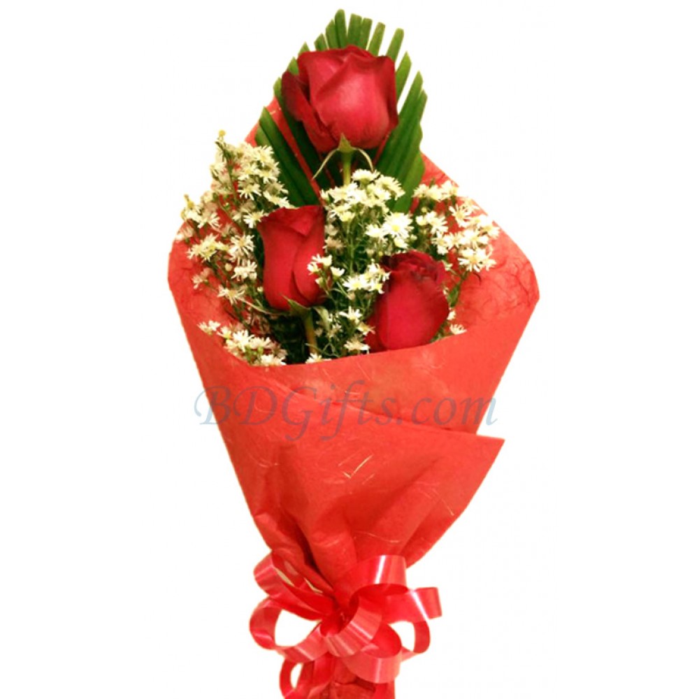 3 pcs imported red roses in a bouquet