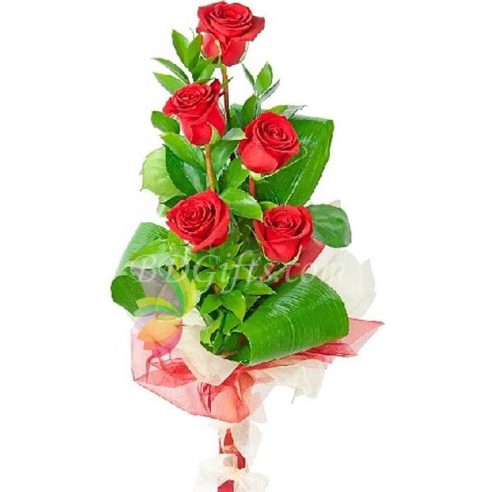 Beautiful and lovely red roses in bouquet