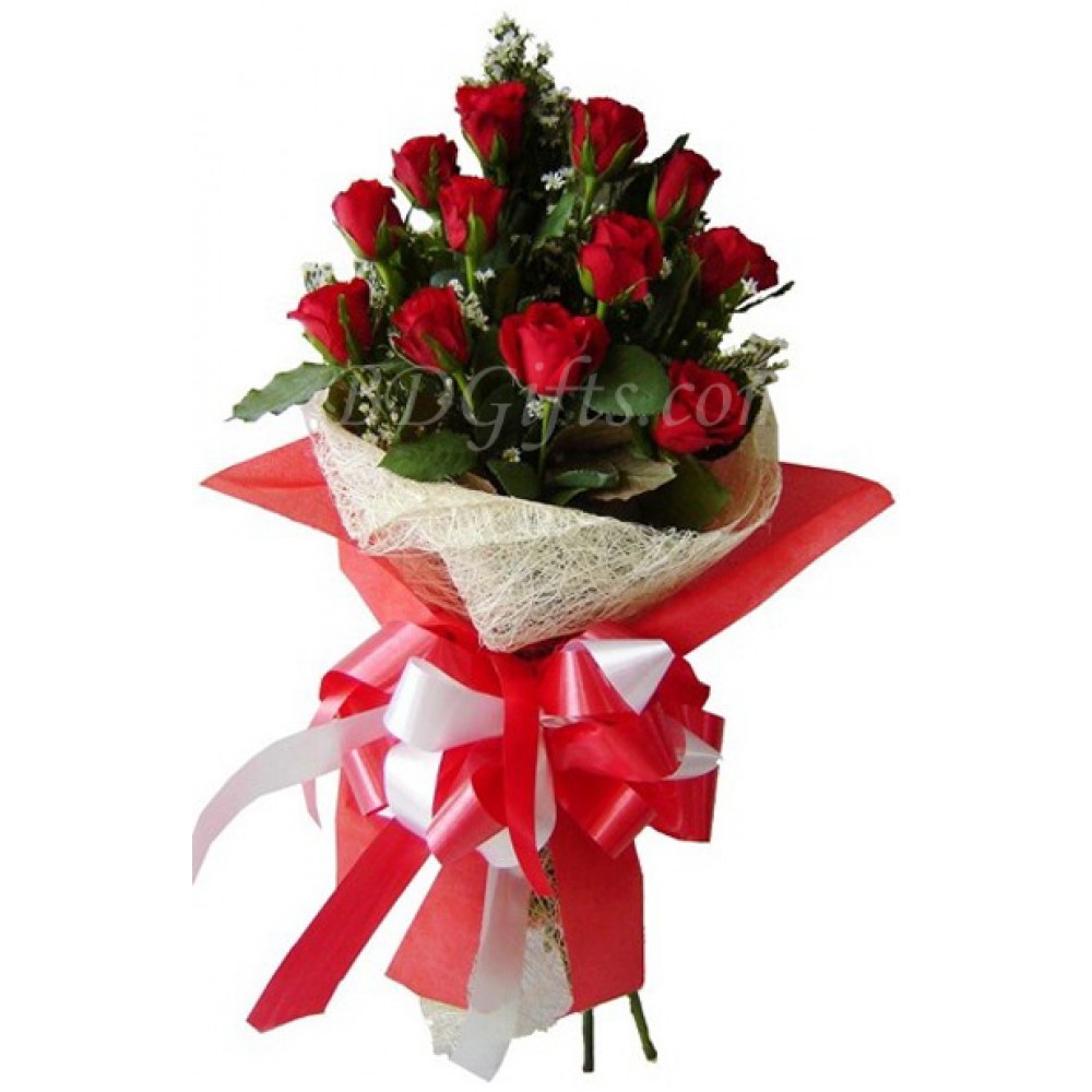 1 dozen pure red roses in bouquet