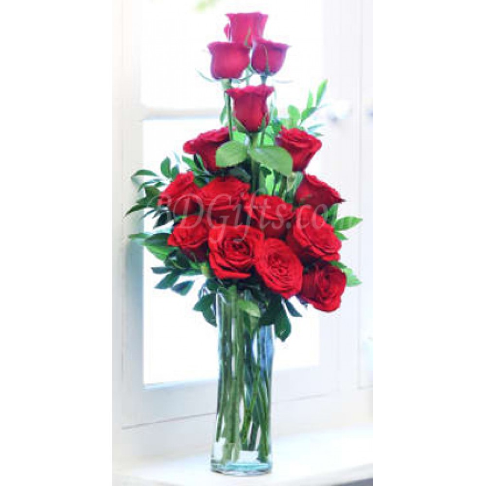 15 pcs red roses in vase