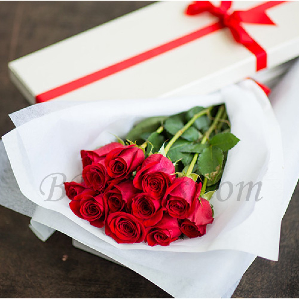 1 Dozen red roses in a box