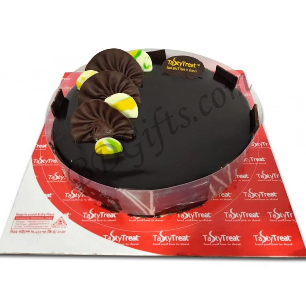 (08) Half Kg Chocolate coated round cake 