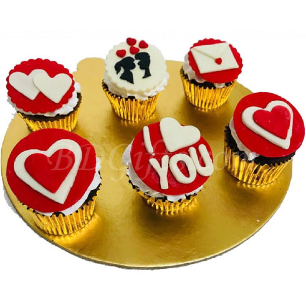 Romantic couples cupcake