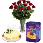 Roses in vase with cake and biscuit