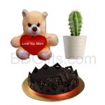 Cake with bear and cactus