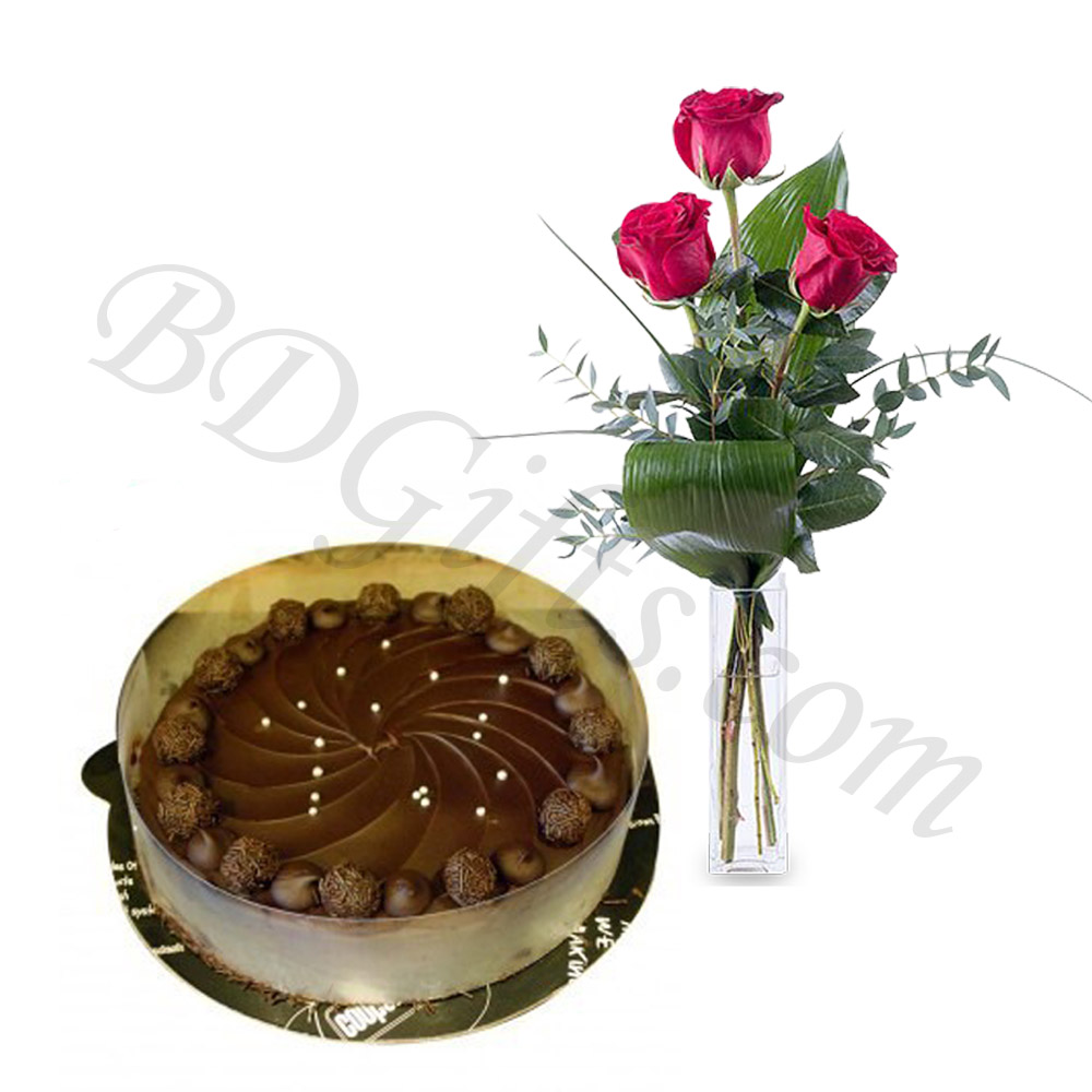 Cake with red roses in vase